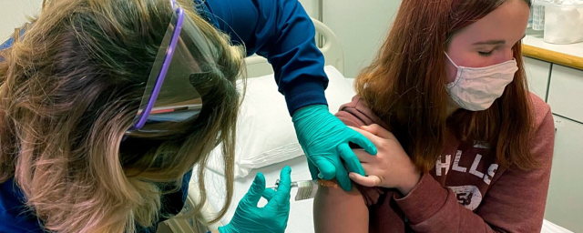 В Казахстане вакциной Pfizer будут прививать подростков и беременных