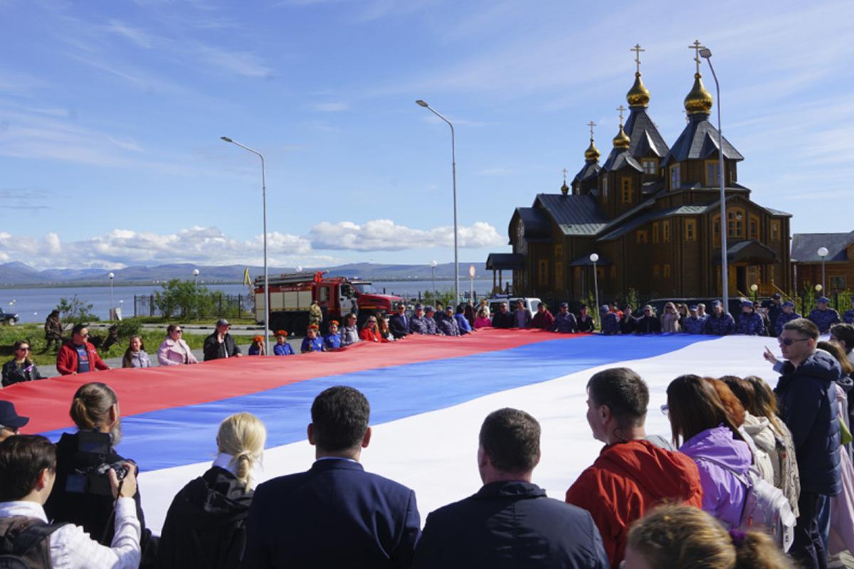 От Анадыря до Певека: как на Чукотке отметили День государственного флага России
