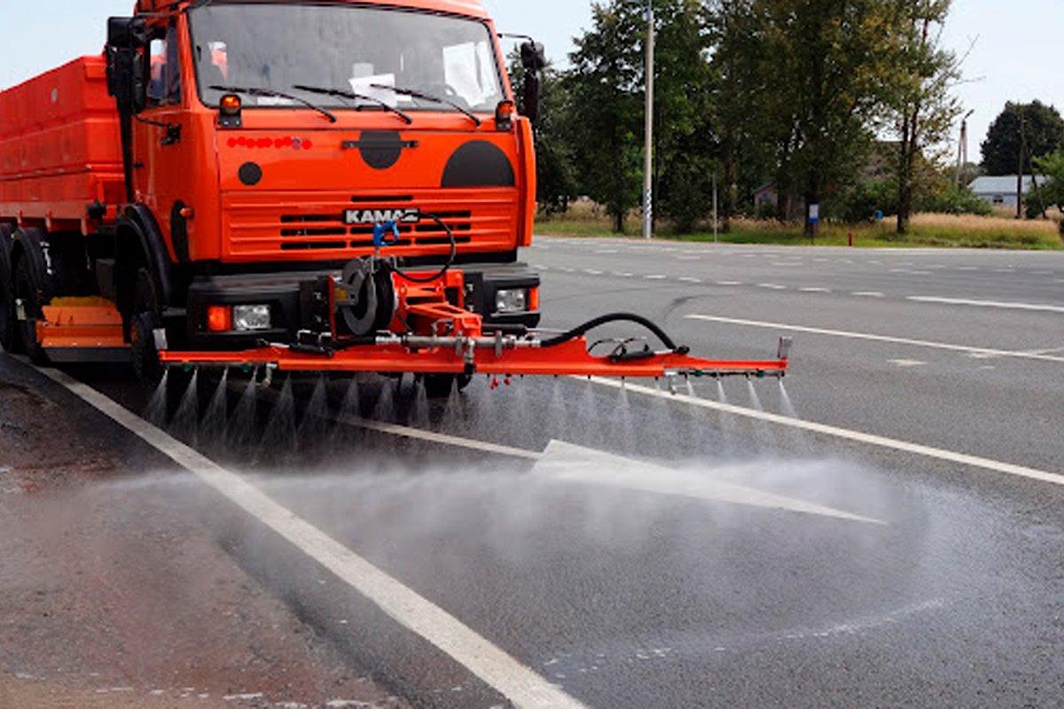 На уборку тульских улиц круглосуточно выходят 90 единиц спецтехники