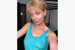 Кристина Асмус подразнила фанатов фото в мокрой майке