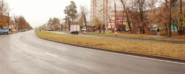 Глава Дзержинска Иван Носков проверил качество ремонта дороги и тротуаров на проспекте Ленина