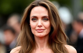 Сенатор Кастюкевич: Визит Анджелины Джоли в Херсон не решит проблем людей