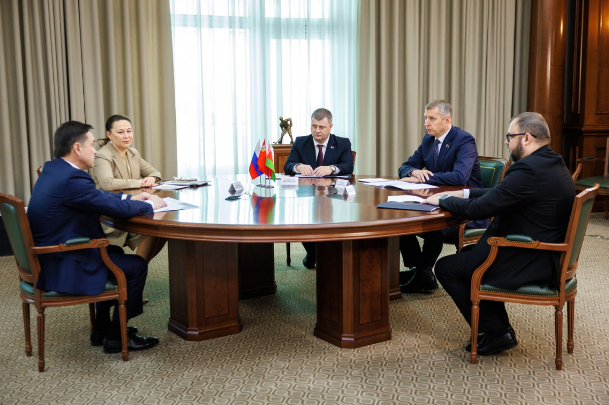 Губернатор Подмосковья Андрей Воробьев обсудил с делегацией из Белоруссии развитие сотрудничества в сферах промышленности и машиностроения