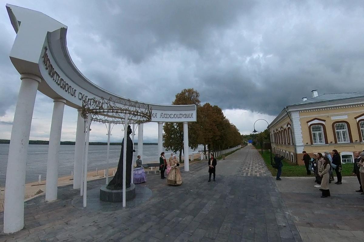 Олег Николаев поздравил жителей Чувашии с 405-летием Мариинского посада