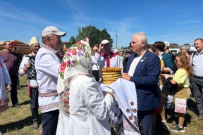 Сенатор Мартынов поздравил жителей со 100-летним юбилеем Мари-Турекского района