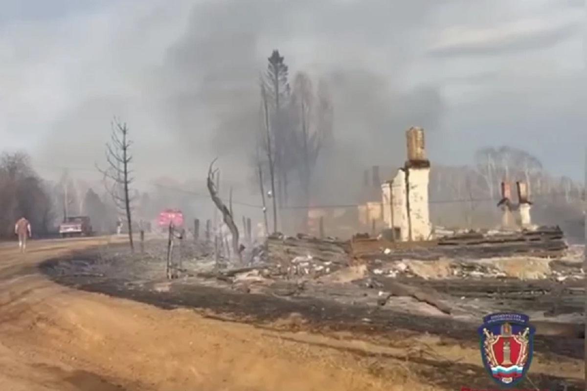 В селе Таежное в Красноярском крае пожар уничтожил пять жилых домов