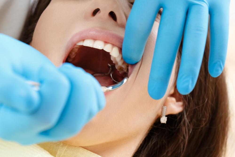 Стоматолог Минко рассказал, когда не стоит удалять зуб