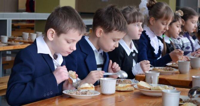 В меню школьных столовых Сургута добавят семь блюд