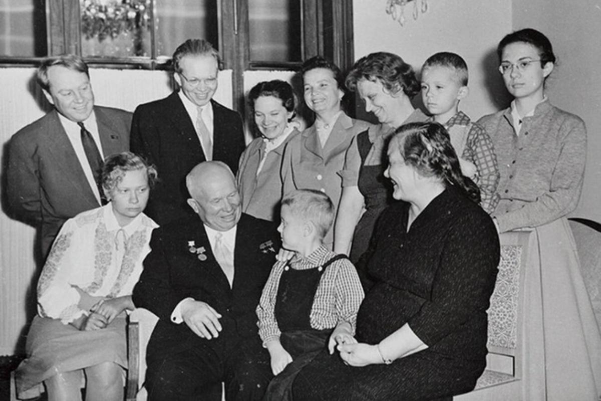 Сбежали на Запад и прислуживаются. Кто из потомков Хрущёва признался в ненависти к России