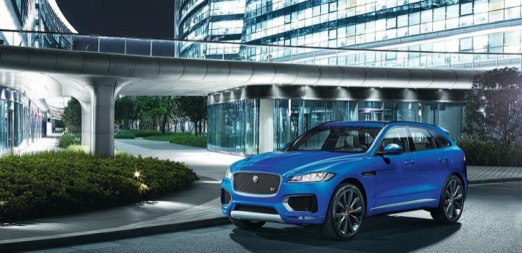 Jaguar привез в Россию для испытаний два первых кроссовера F-Pace