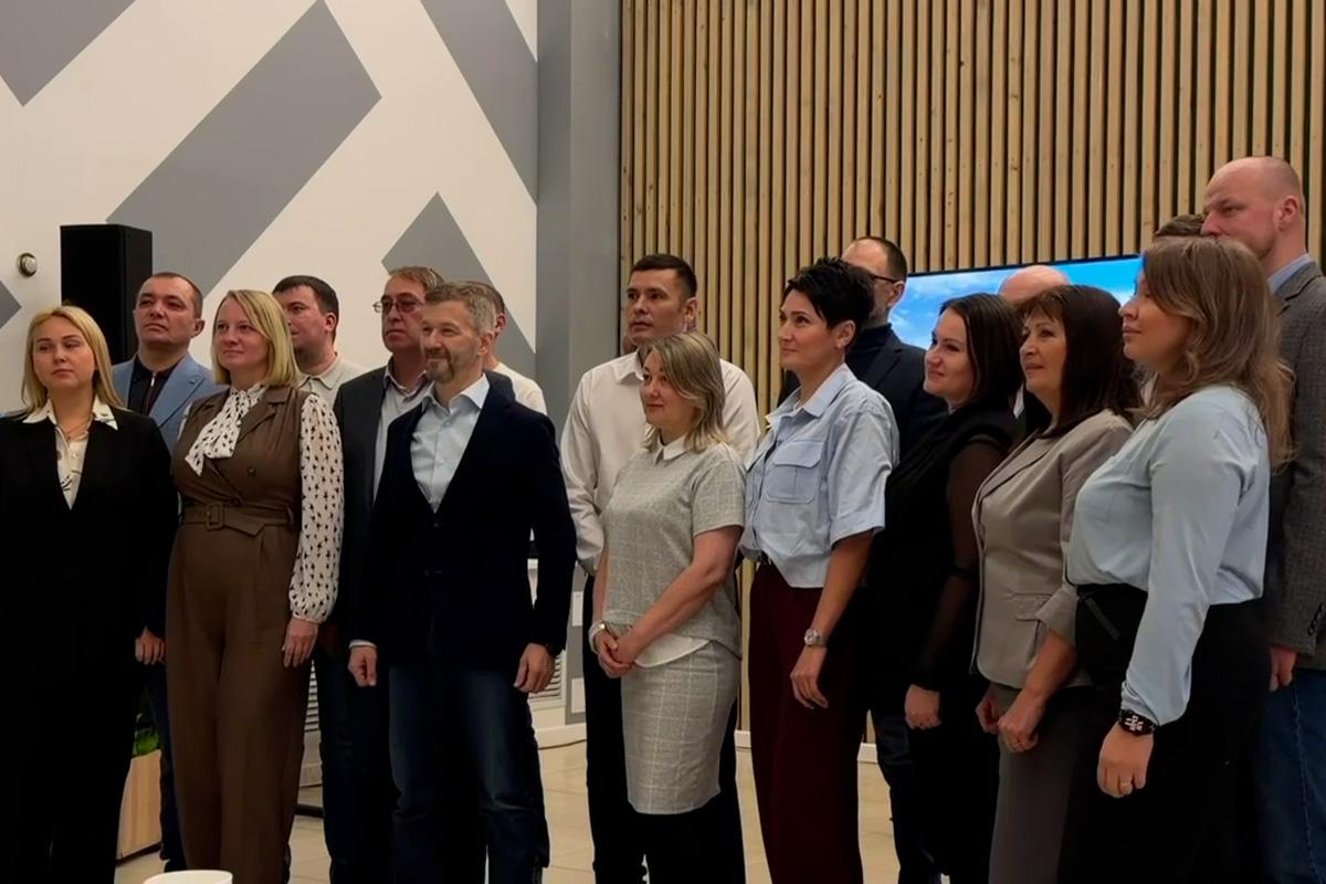 Губернатор Чукотского АО Владислав Кузнецов встретился с дорожниками округа и наградил лучших специалистов отрасли