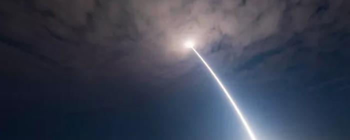 Американские военные подорвали баллистическую ракету Minuteman III после пуска