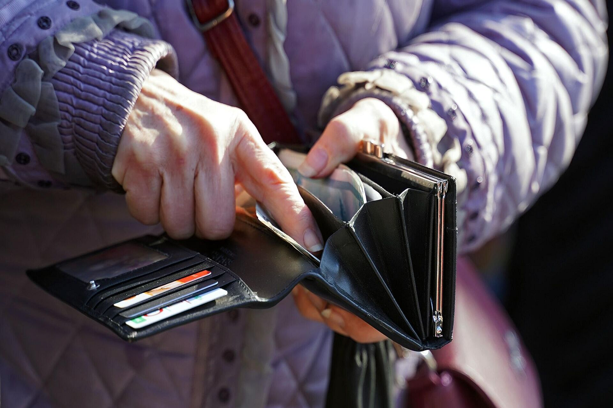 Жительница Мордовии поехала на такси в Нижний Новгород и передала мошенникам 1 млн рублей