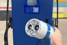 В Красноярске открылась зарядная станция для электромобилей Tesla