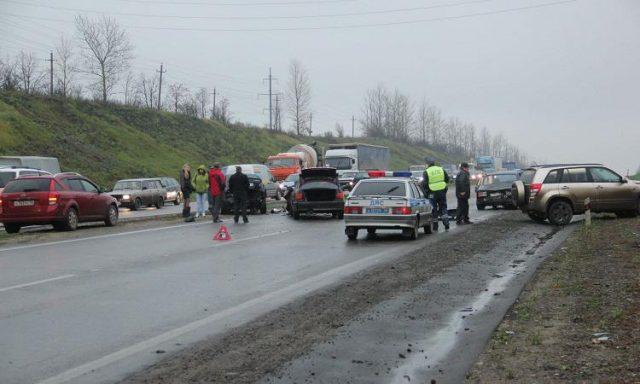 В Севастополе авто без водителя сбило трех женщин