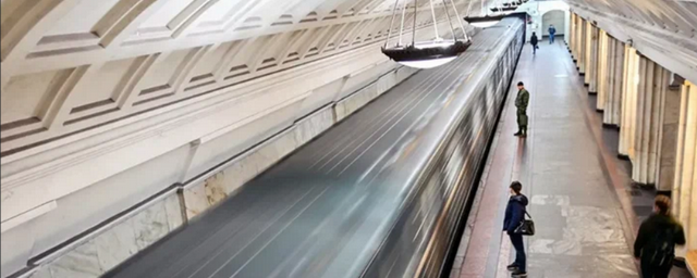 На синей ветке московского метро погиб пассажир, упавший под поезд