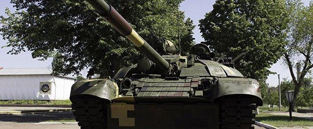 Петр Порошенко показал переоборудованный в Киеве танк Т-72А