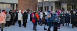 После получения сообщений о минировании эвакуировали учеников новосибирского лицея №9