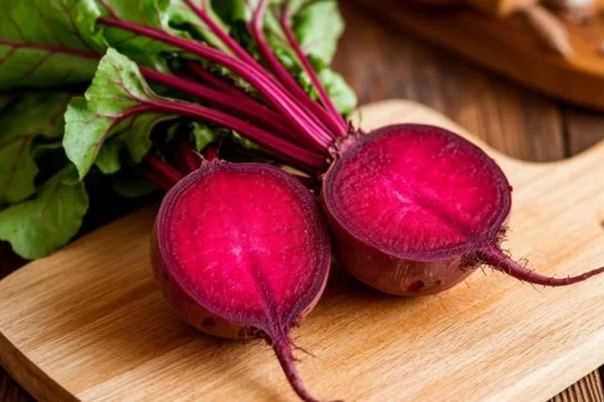 Ученые заявили о пользе блюд из свеклы для работы мозга у пожилых людей