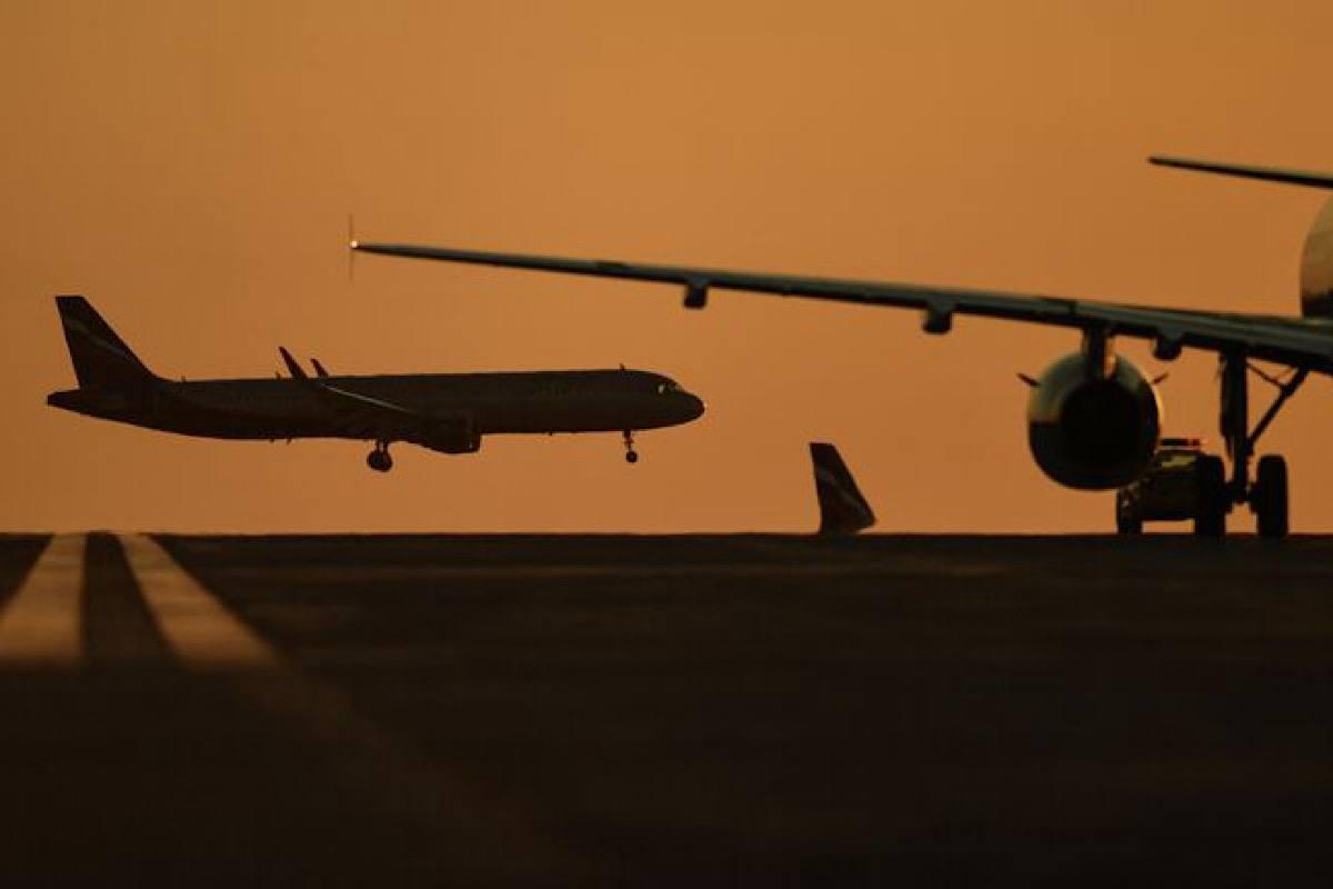 Пассажирка самолета открыла аварийный выход перед вылетом в Калининграде