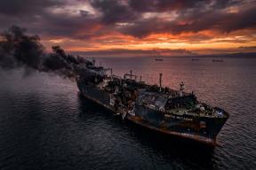 Корабль-призрак без экипажа. Российский танкер дрейфует в открытом море. Почему все его боятся?