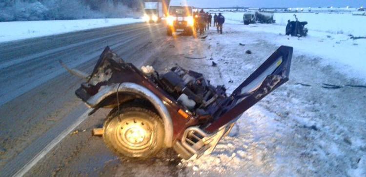 Под Богдановичем в ДТП с участием грузовика погибли 3 человека