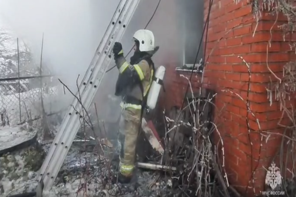 В Зеленодольском районе Татарстана при пожаре погибли подросток, мужчина и пожилая женщина