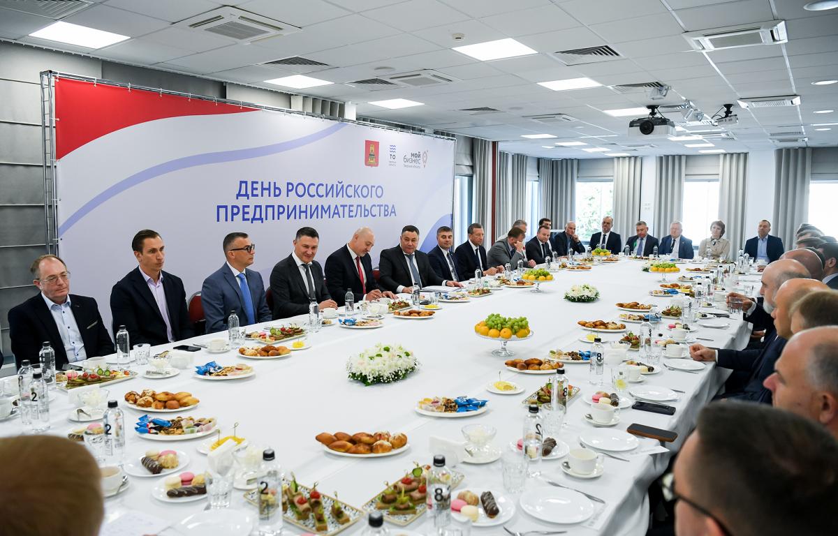 Губернатор Игорь Руденя о заслугах трудовых коллективов: Предприниматели Тверской области, работая под давлением, уверенно выдерживают санкции