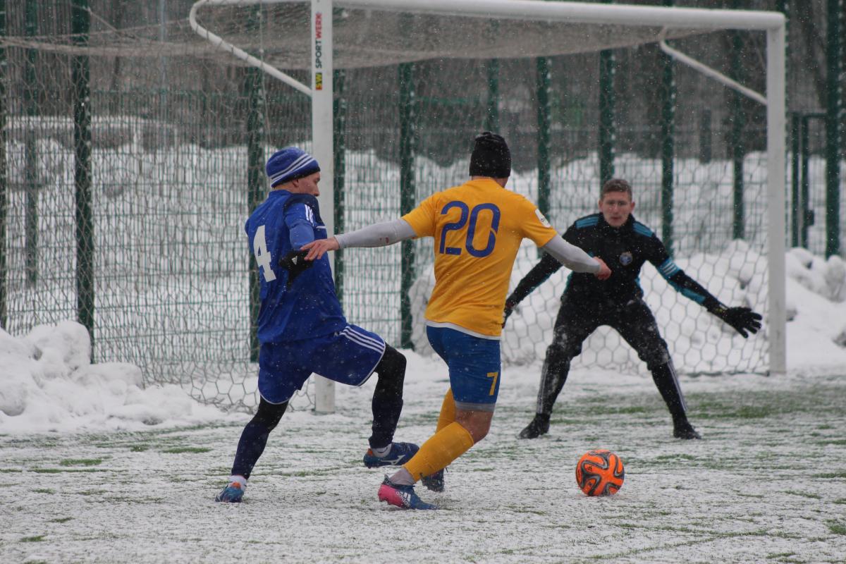 В Красногорске продолжается зимний турнир по футболу