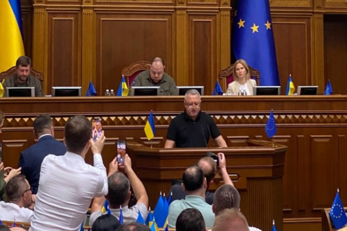 Депутатам горсовета Канева вручили повестки во время заседания