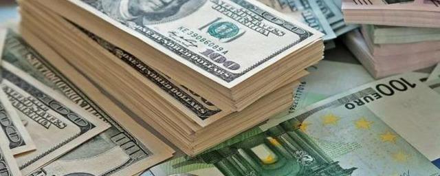 19 июля на торгах Мосбиржи цена за доллар упала ниже 56 рублей