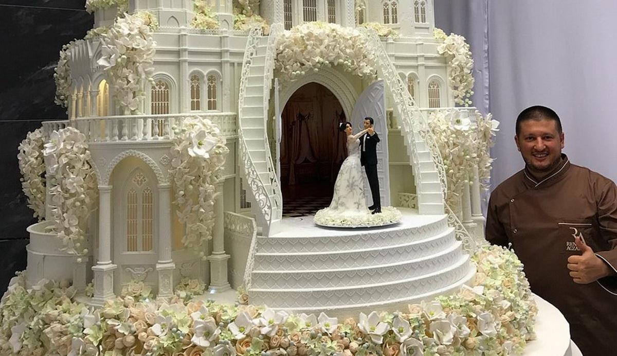 От ночлежки на вокзале до золотых тортов. Как Ренат Агзамов заставил звезд платить миллионы?