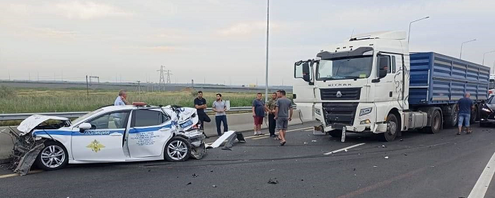 Замкомвзвода ДПС Ростовской области пострадал в ДТП с большегрузом