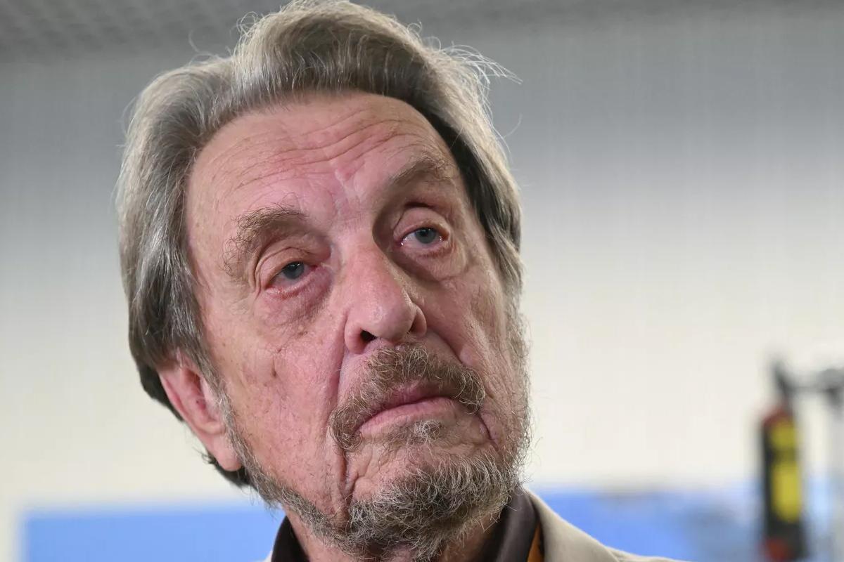 В храм Христа Спасителя на Пасху приехал неожиданный гость: Эррол Маск занял место у алтаря