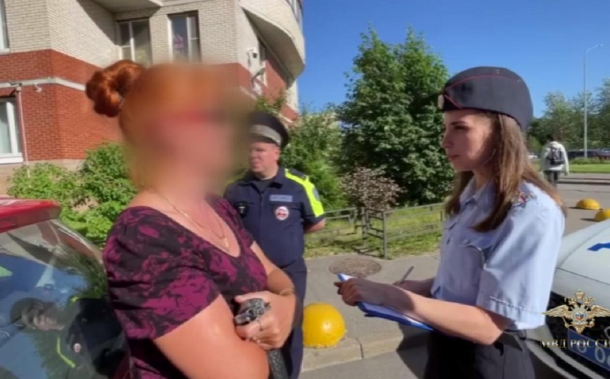Автохамка из Петербурга пойдет под суд. Что она сказала полицейским и что ей после этого грозит?