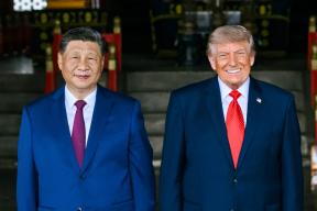 Трамп пытался продать оружие Китаю: посол США раскрыл детали разговора с Си Цзиньпином