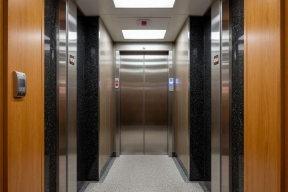 В Черкесске установили лифтовое оборудование с фиктивной технической экспертизой