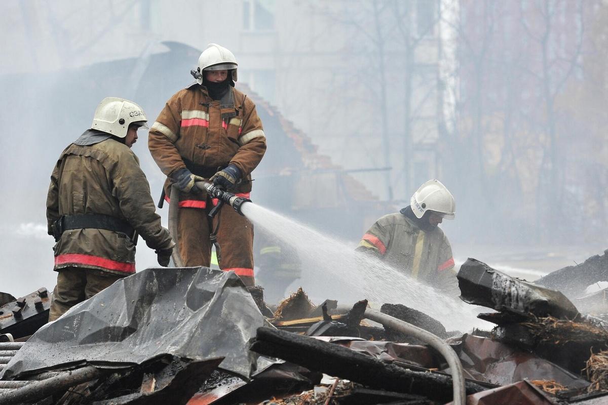 Стали известны причины пожара в доме сотрудника МЧС, унесшего жизни его жены и дочери