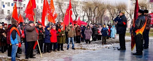 Комсомольчане провели митинг в честь 100-летия Октябрьской революции