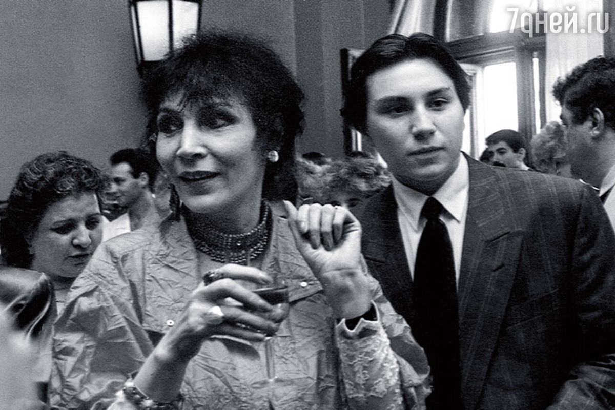 Любовь до гроба и после. Почему экстрасенс №1 Джуна предвидела всё, кроме гибели сына