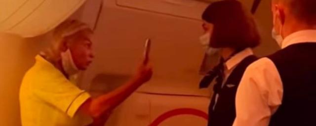 Анастасия Волочкова устроила скандал в самолете из-за маски - Видео