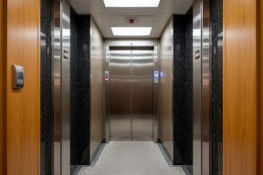 В Челябинской области до 2030 года заменят 2619 устаревших лифтов