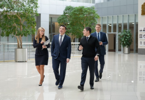 Мониторинг дворов, «Умный ФОК», ИИ-технологии в управлении: Андрей Воробьев представил делегации ЯНАО цифровые управленческие практики Подмосковья