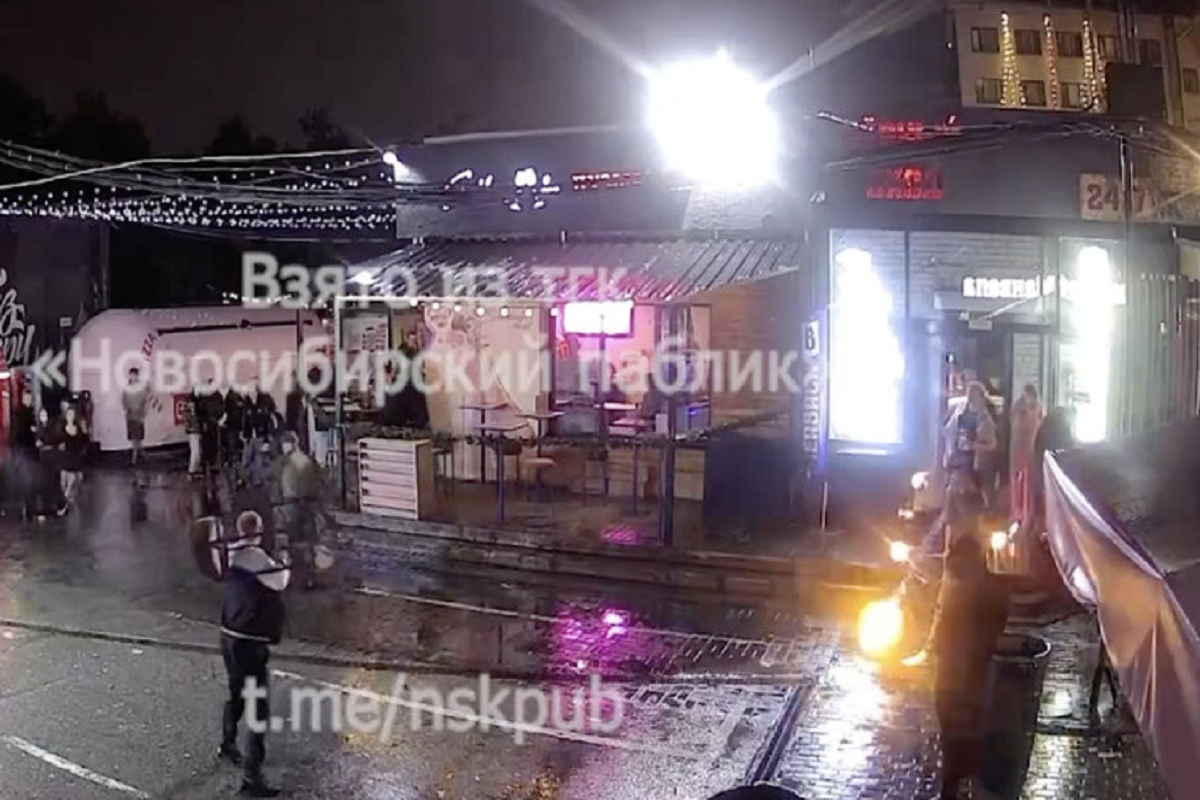 В Новосибирске задержали мужчин, устроивших в сквере перестрелку из ракетницы