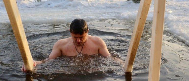 Губернатор Орловской области Андрей Клычков окунулся в прорубь на Крещение