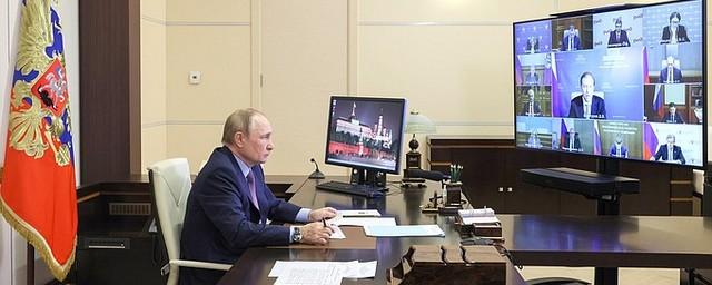 Владимир Путин призвал ограничить выдачу небольших кредитов пожилым россиянам