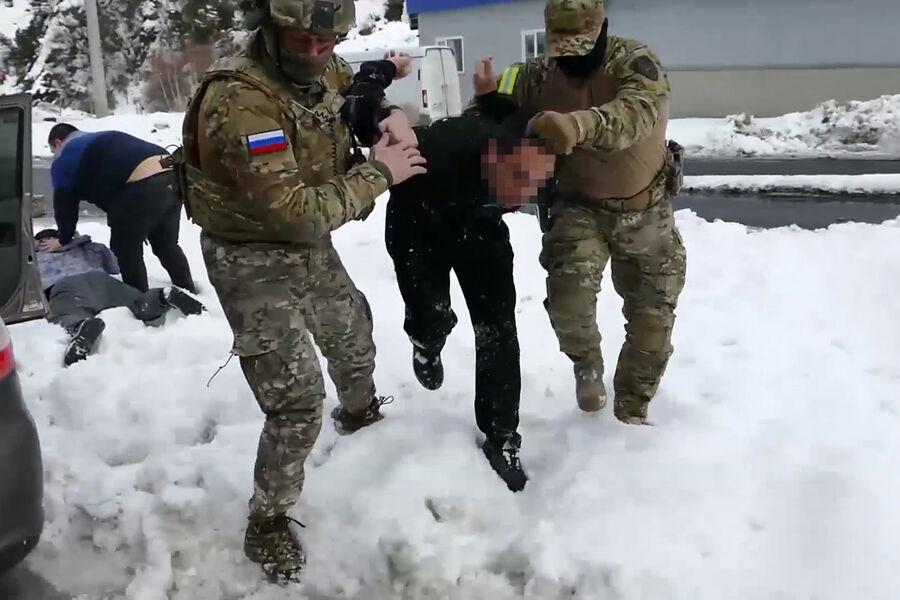 Силовики России и Казахстана пресекли деятельность опасной ОПГ в Байконуре