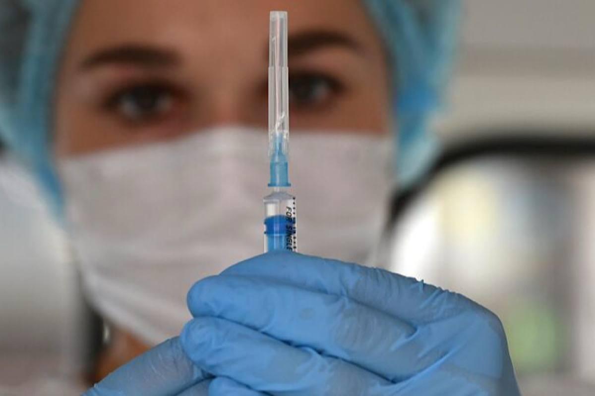 Российские ученые представили инновационную мРНК-вакцину для лечения меланомы