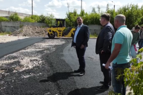 Глава Дзержинска Михаил Клинков проверил качество ремонта на дороге между улицами Бутлерова и Чапаева