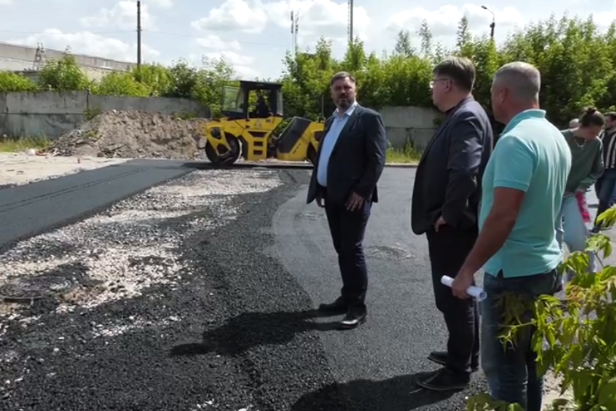 Глава Дзержинска Михаил Клинков проверил качество ремонта на дороге между улицами Бутлерова и Чапаева